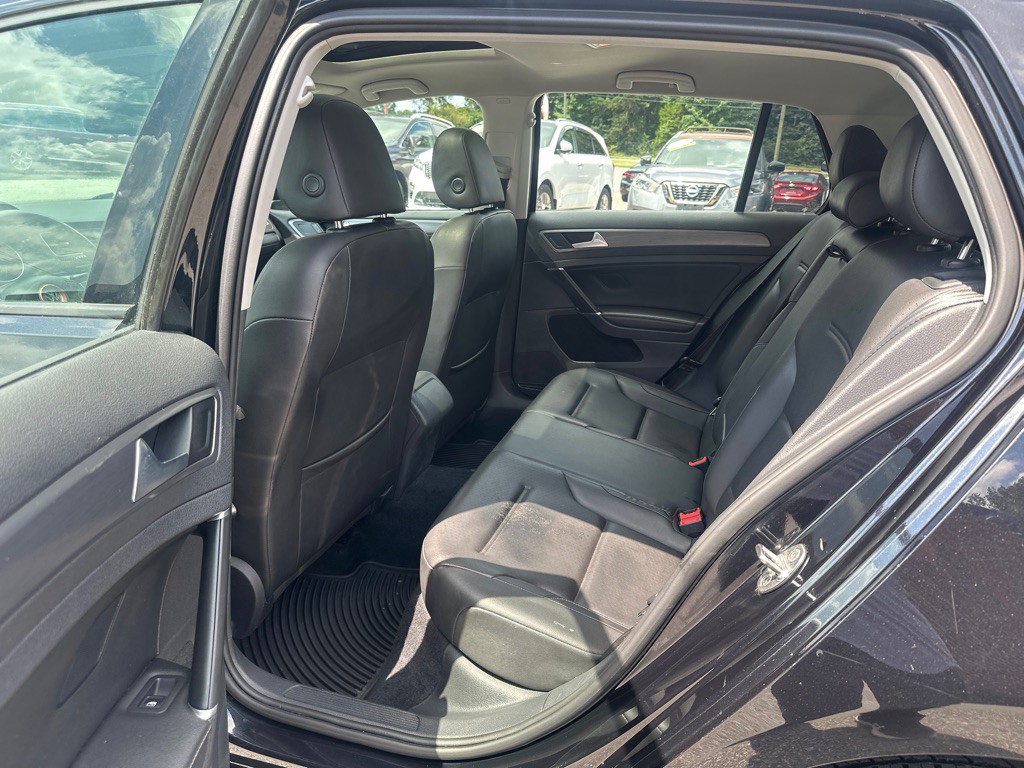 2021 Volkswagen Golf Image 13