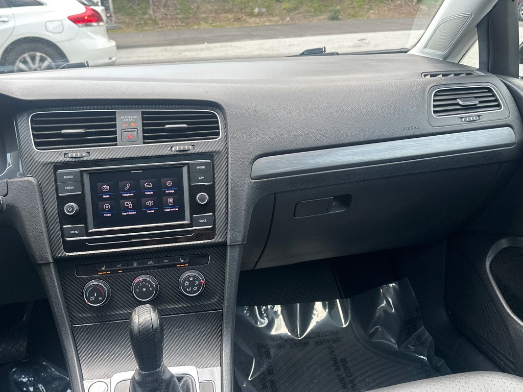 2021 Volkswagen Golf Image 30