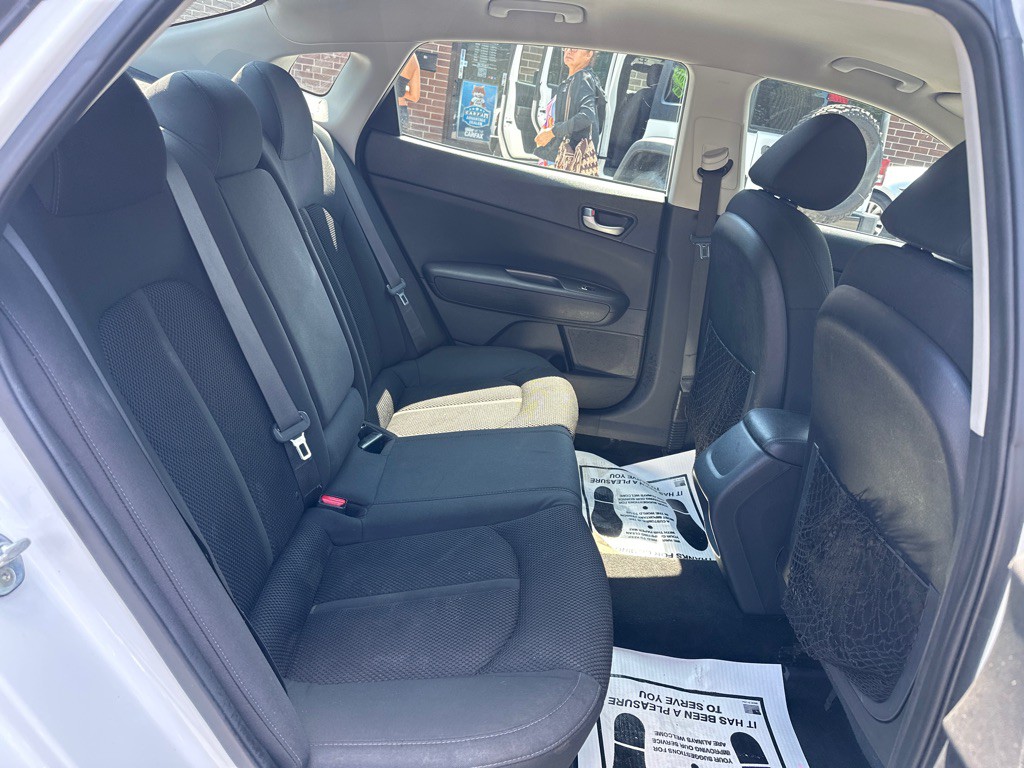 2020 Kia Optima Image 28
