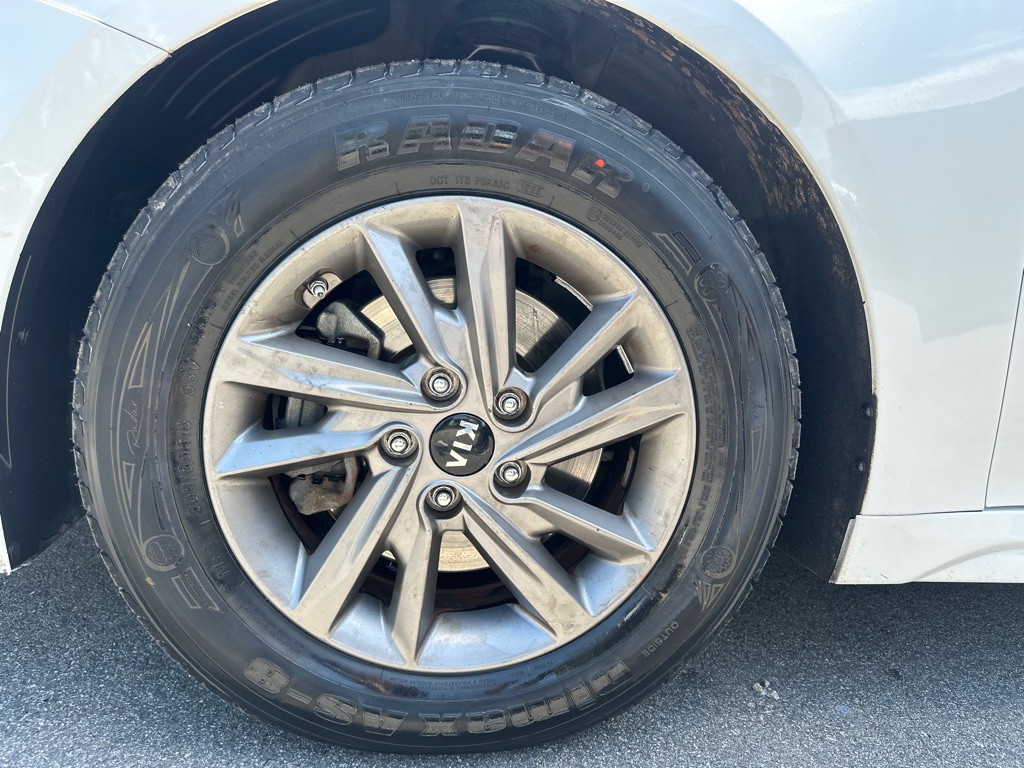 2020 Kia Optima Image 32