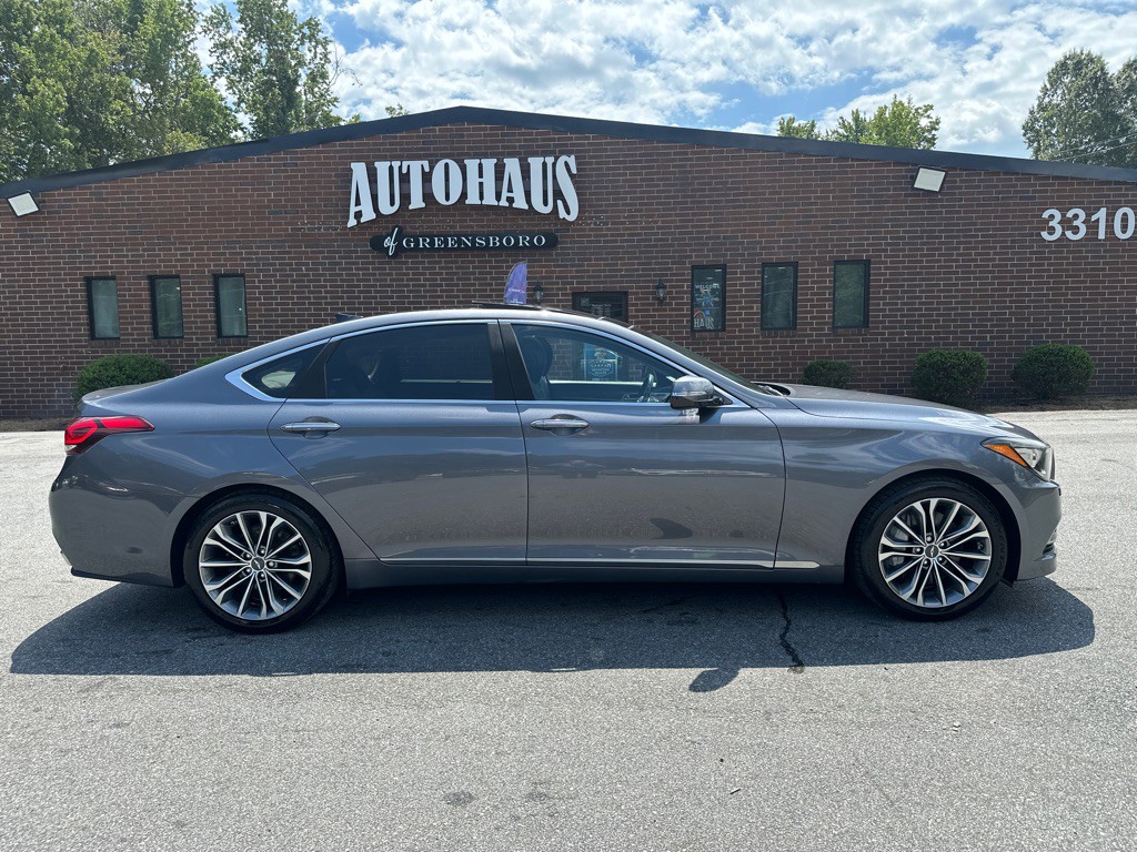2015 Hyundai Genesis Image 8