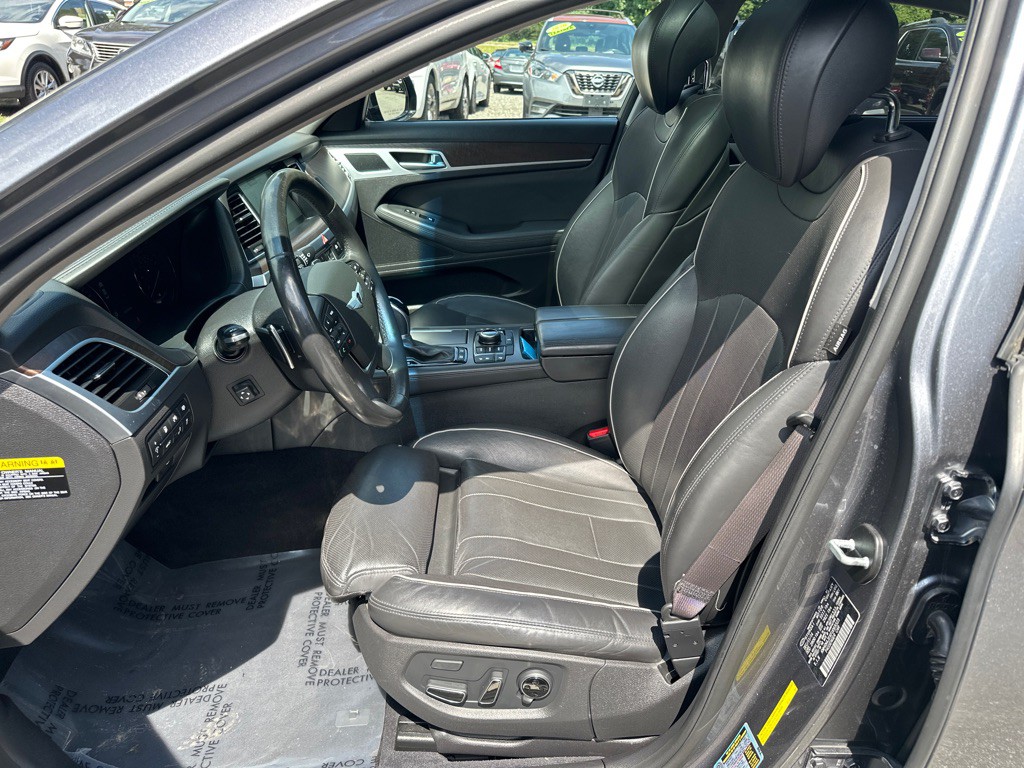 2015 Hyundai Genesis Image 10