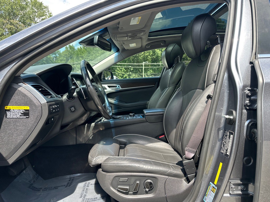 2015 Hyundai Genesis Image 11