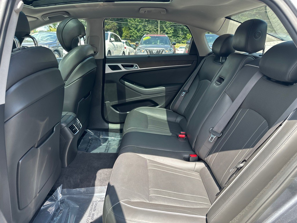 2015 Hyundai Genesis Image 14