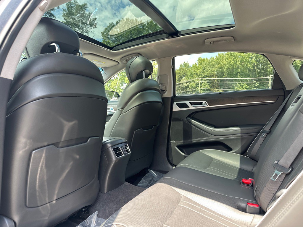 2015 Hyundai Genesis Image 15
