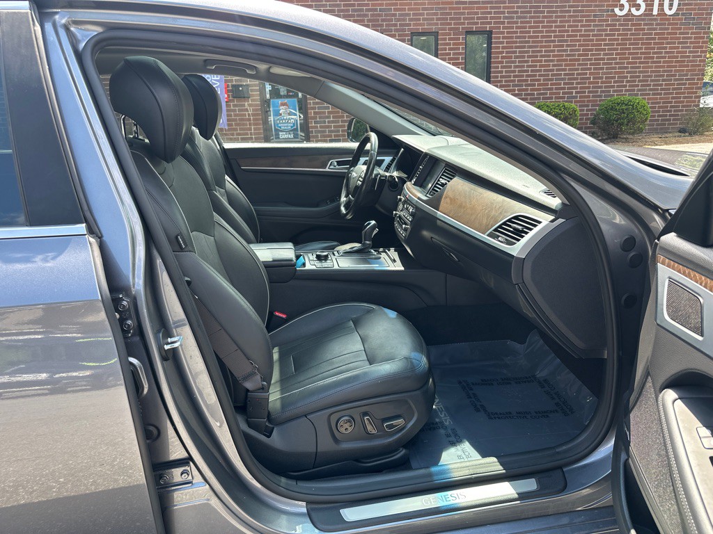 2015 Hyundai Genesis Image 19