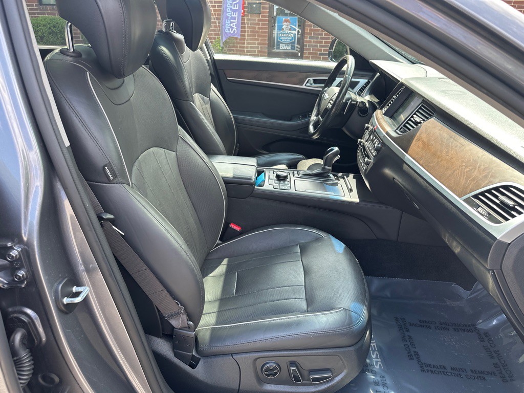 2015 Hyundai Genesis Image 20