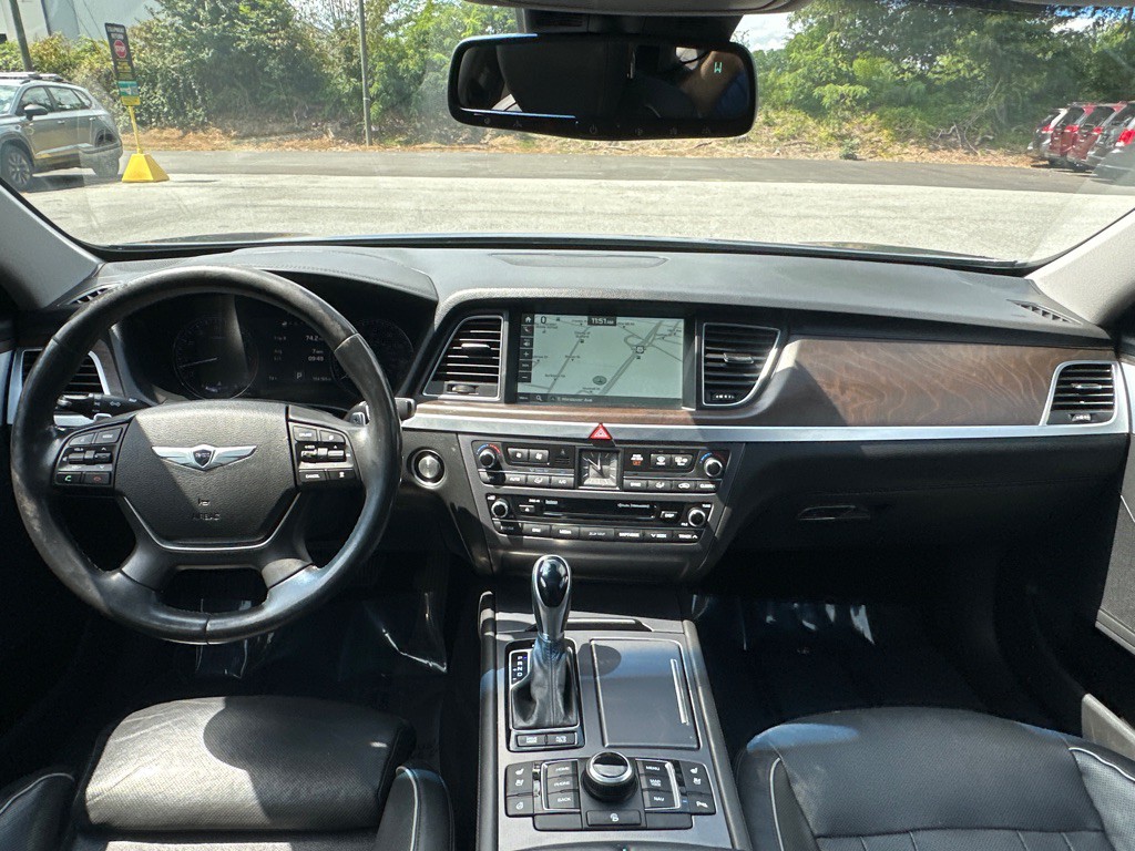 2015 Hyundai Genesis Image 24