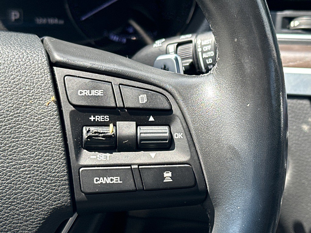 2015 Hyundai Genesis Image 25