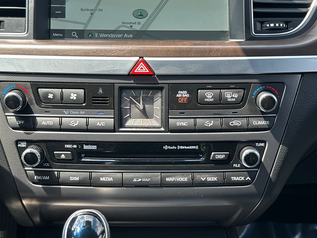 2015 Hyundai Genesis Image 30