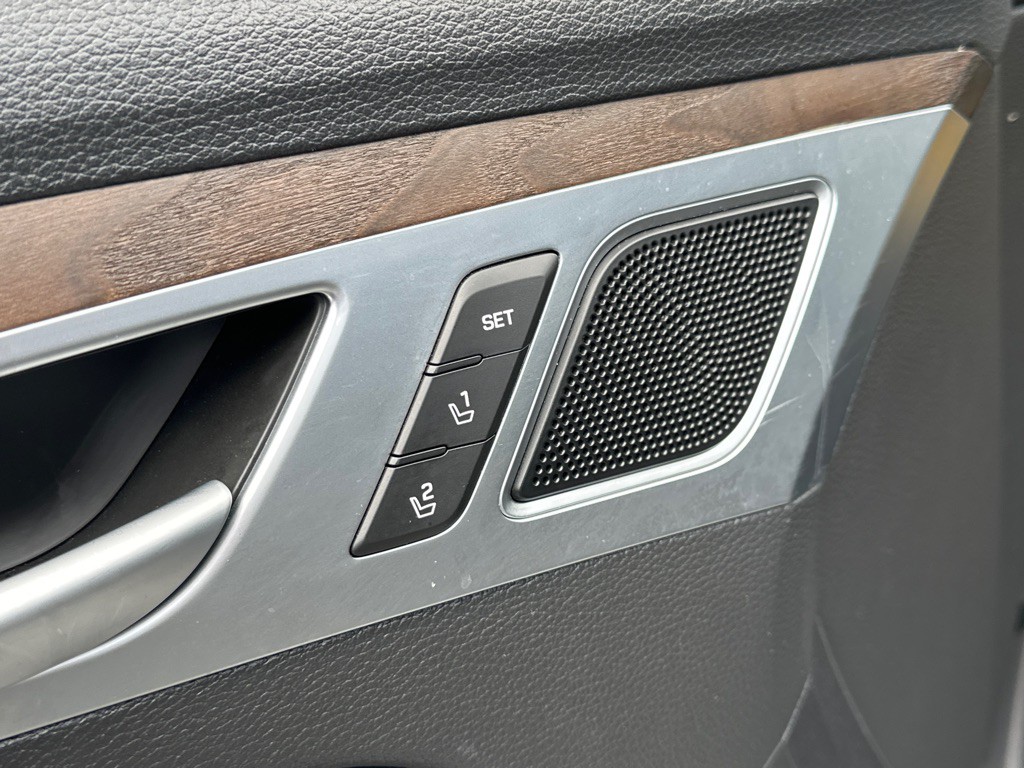 2015 Hyundai Genesis Image 37