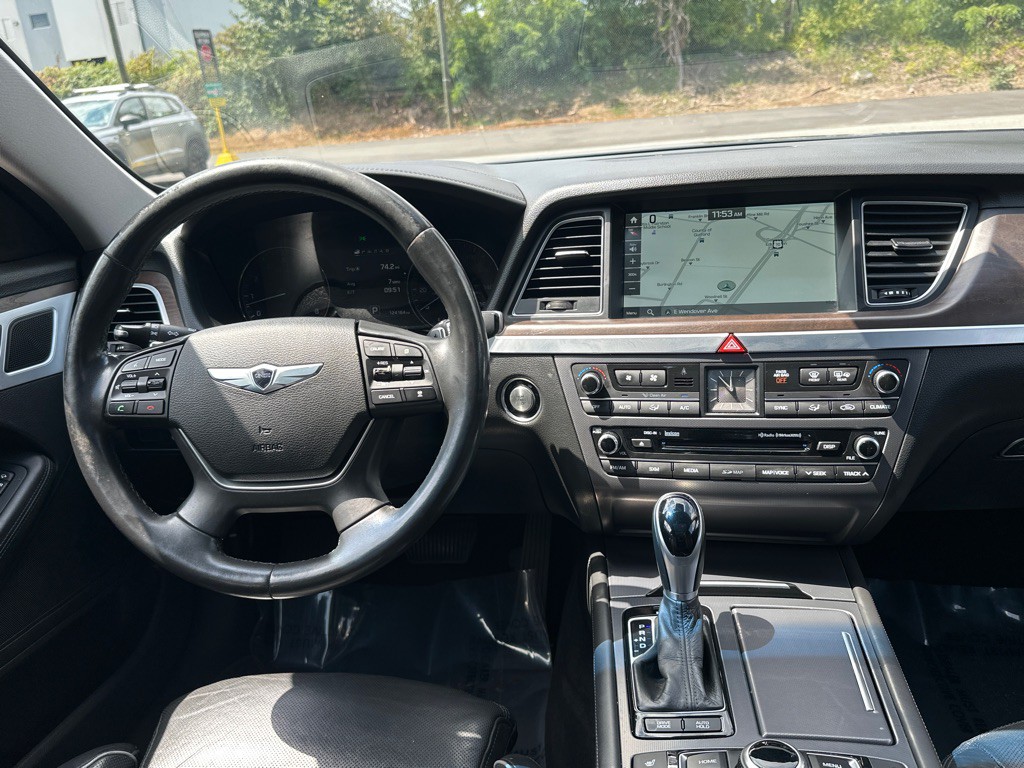 2015 Hyundai Genesis Image 42
