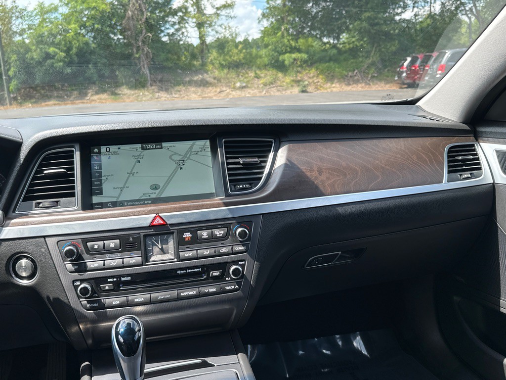 2015 Hyundai Genesis Image 43