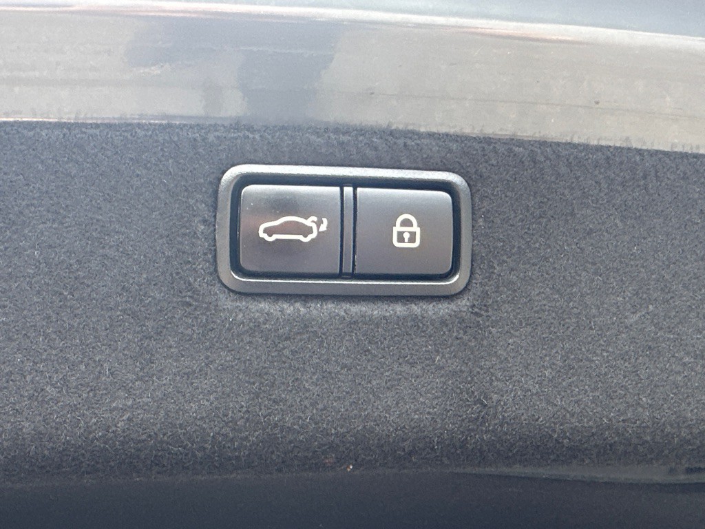 2015 Hyundai Genesis Image 48