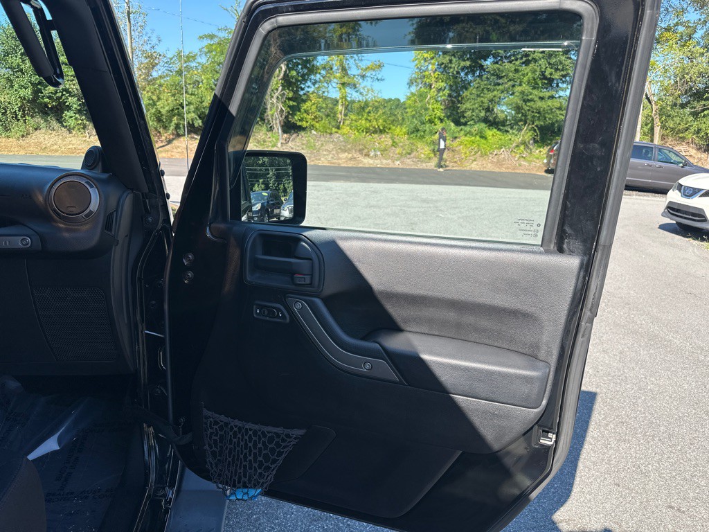 2014 Jeep Wrangler Image 17