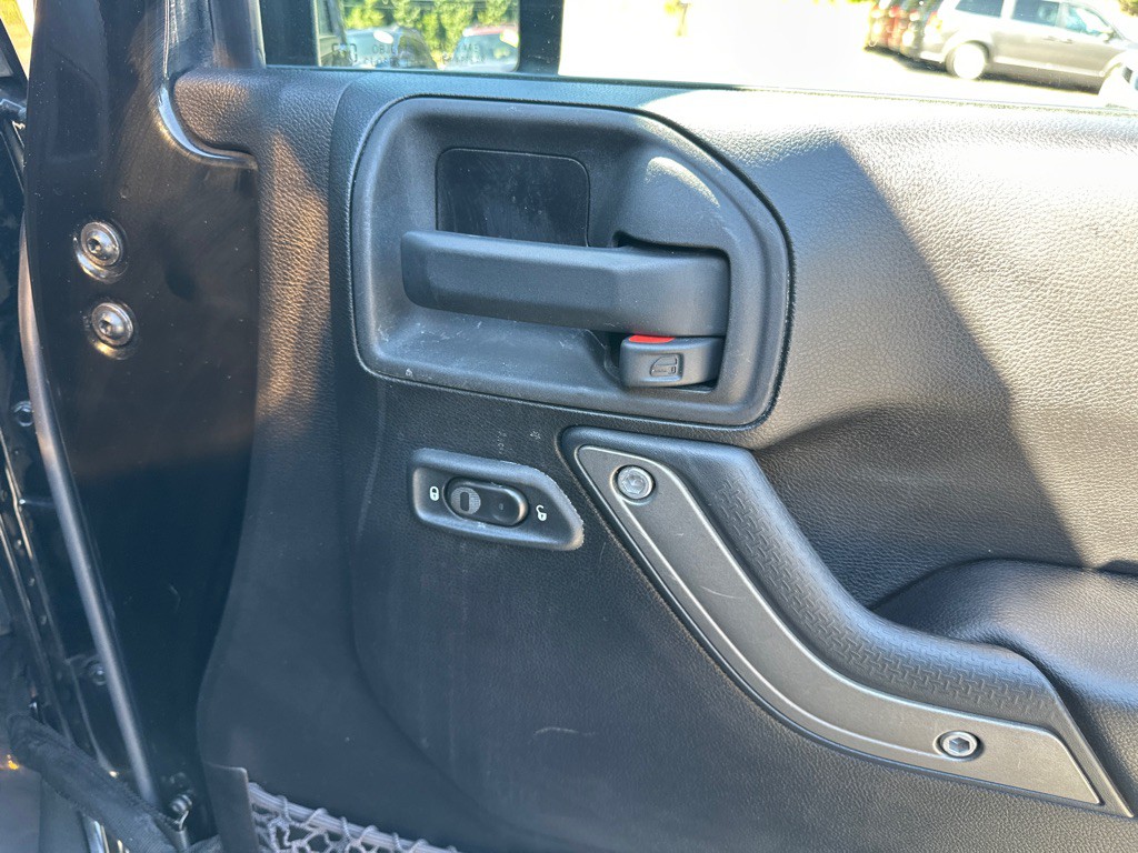 2014 Jeep Wrangler Image 18