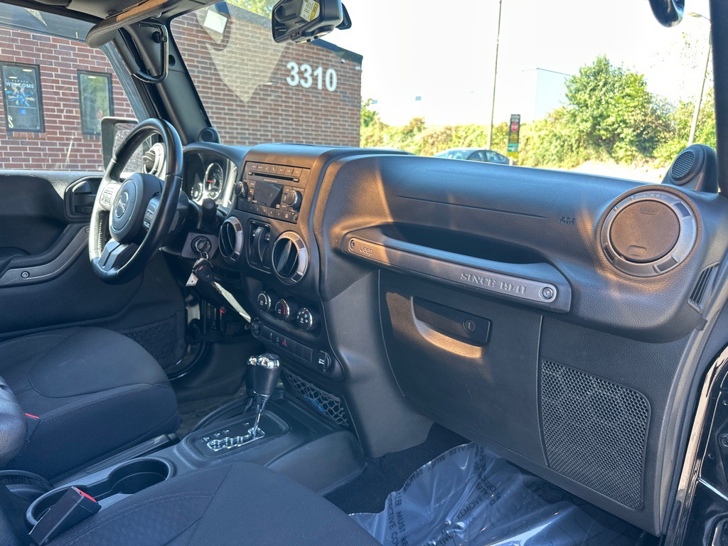 2014 Jeep Wrangler Image 21