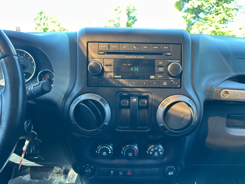 2014 Jeep Wrangler Image 30