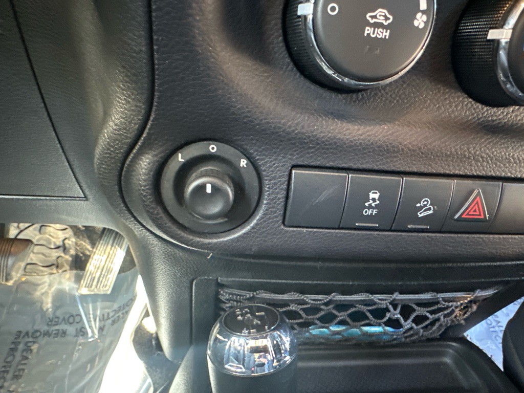 2014 Jeep Wrangler Image 32