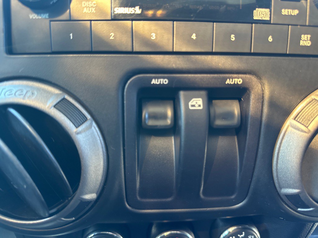 2014 Jeep Wrangler Image 33