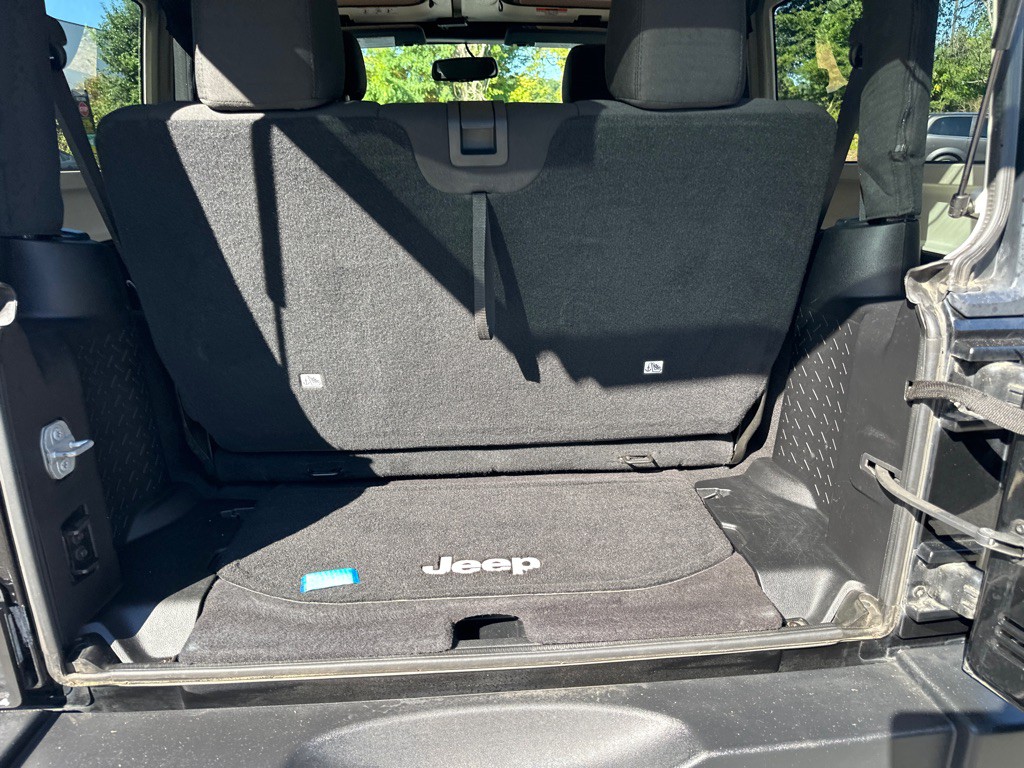 2014 Jeep Wrangler Image 35