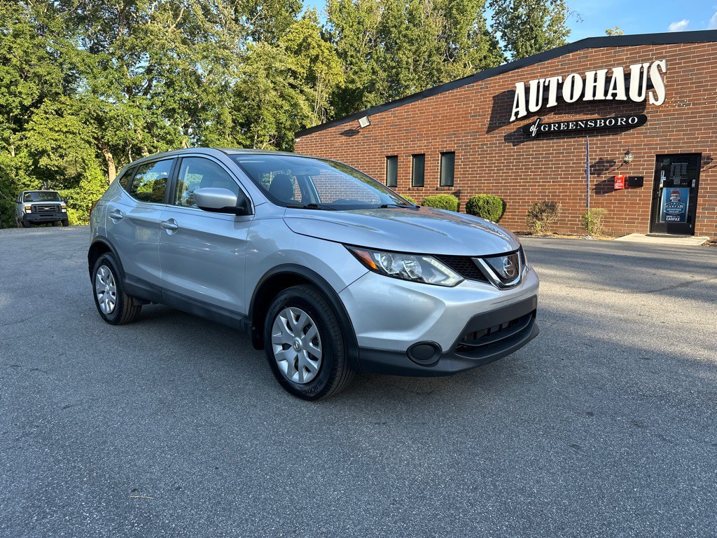 2019 Nissan Rogue Image 1