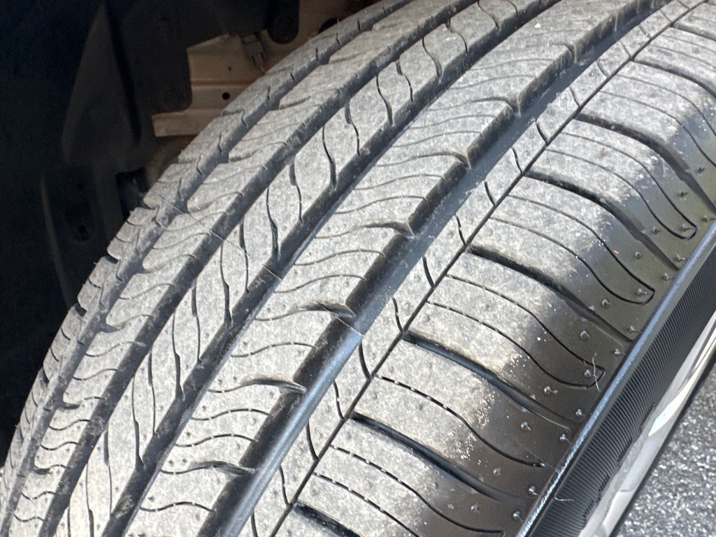 2019 Nissan Rogue Image 40