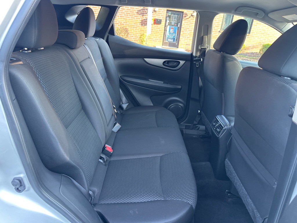 2019 Nissan Rogue Image 16