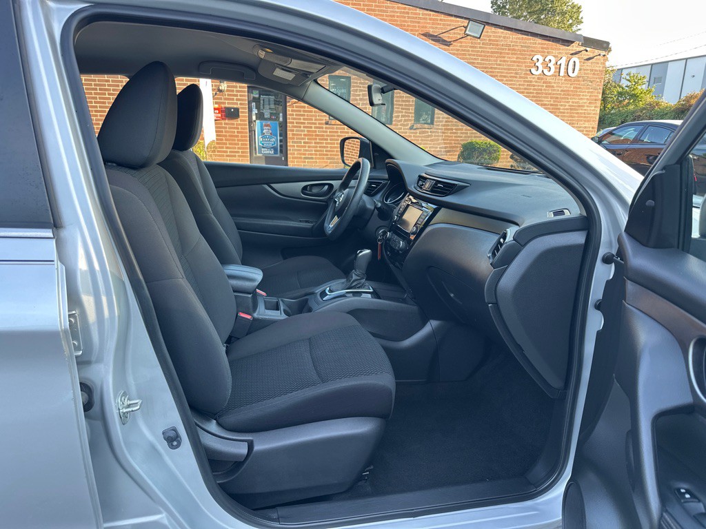 2019 Nissan Rogue Image 18