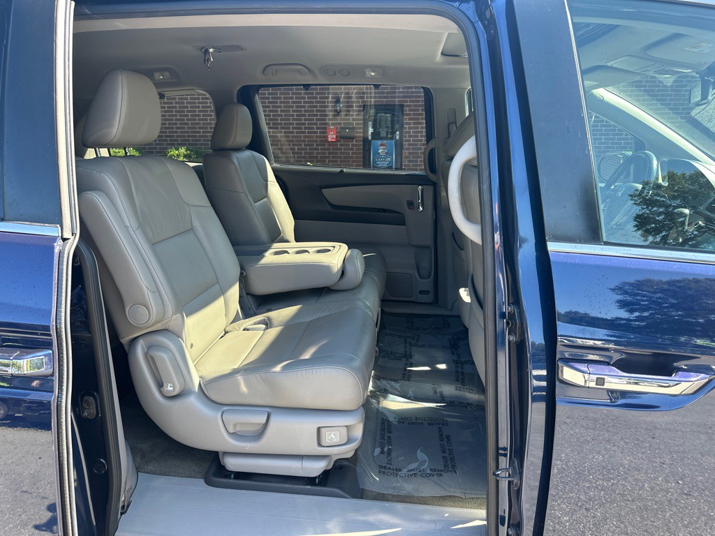 2015 Honda Odyssey Image 16