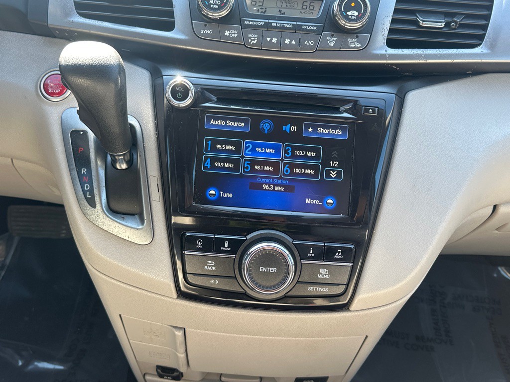 2015 Honda Odyssey Image 28