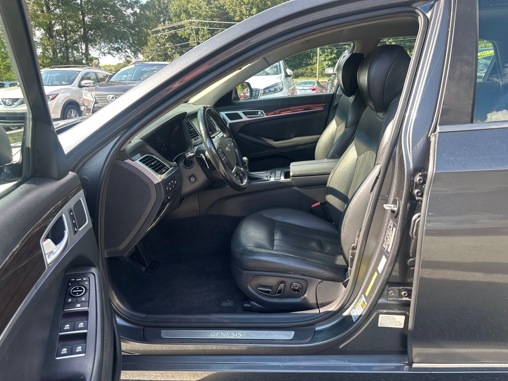 2018 Genesis G80 Image 9