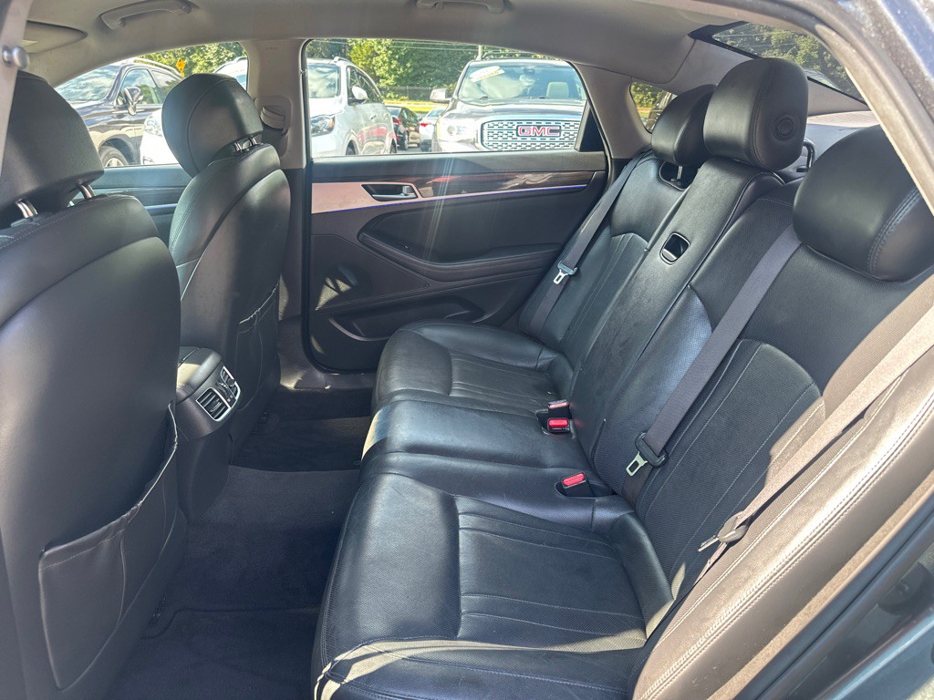 2018 Genesis G80 Image 13