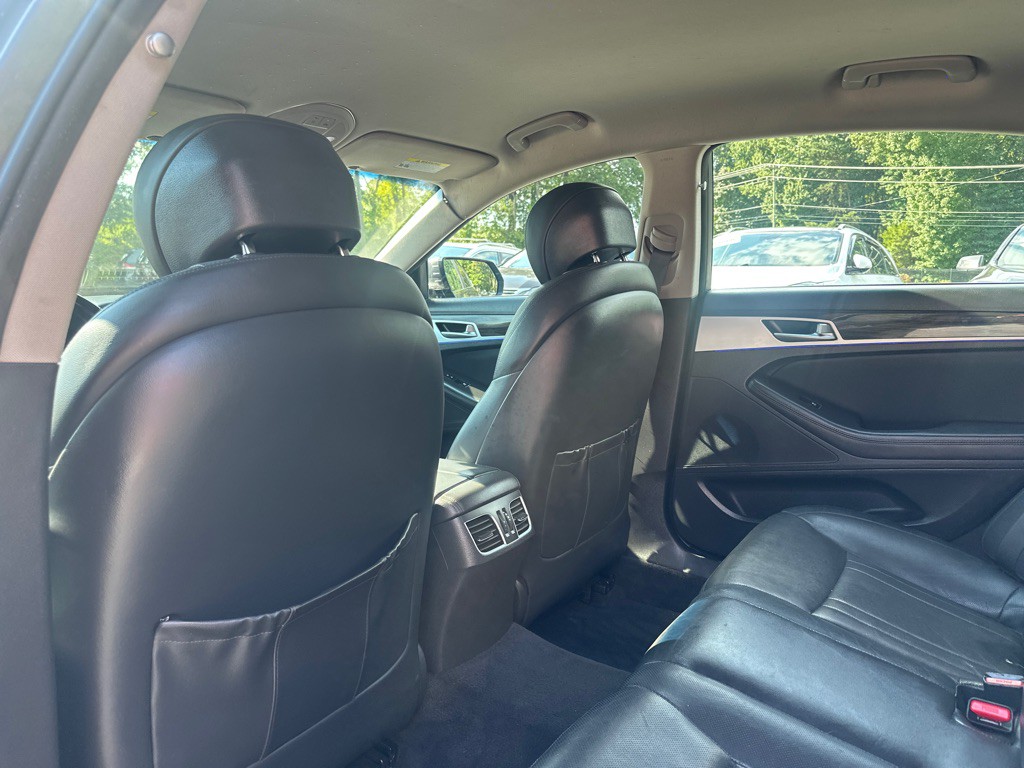 2018 Genesis G80 Image 14