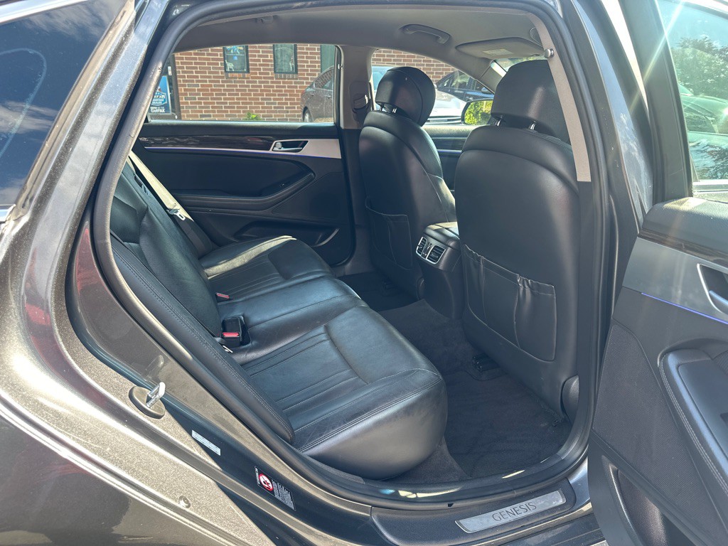 2018 Genesis G80 Image 15