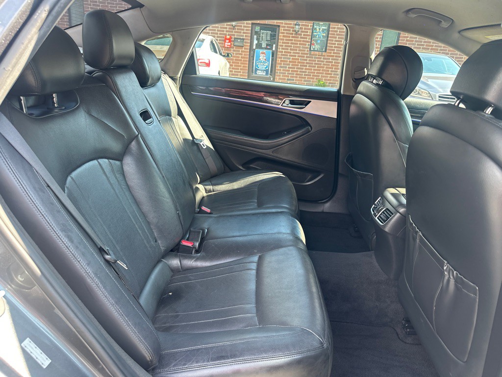 2018 Genesis G80 Image 16