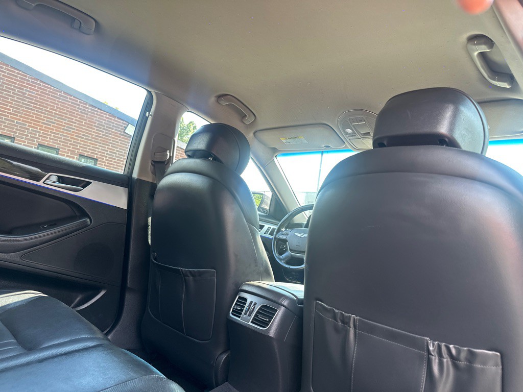 2018 Genesis G80 Image 17