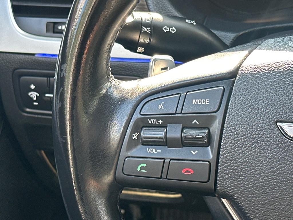 2018 Genesis G80 Image 24