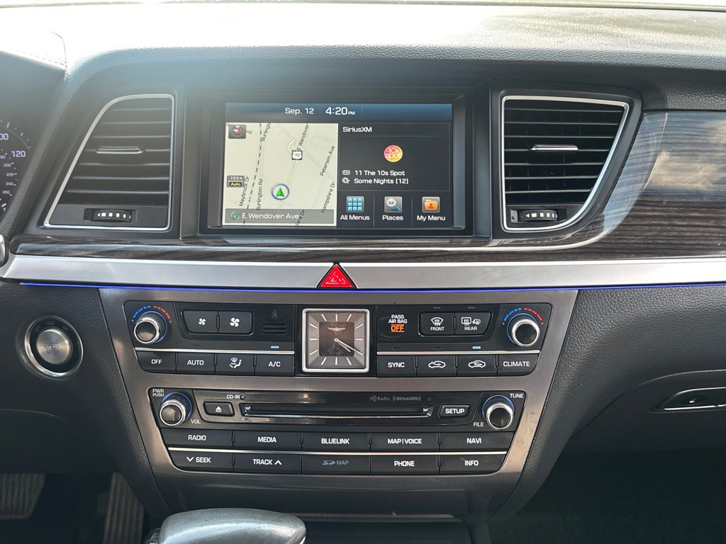 2018 Genesis G80 Image 25
