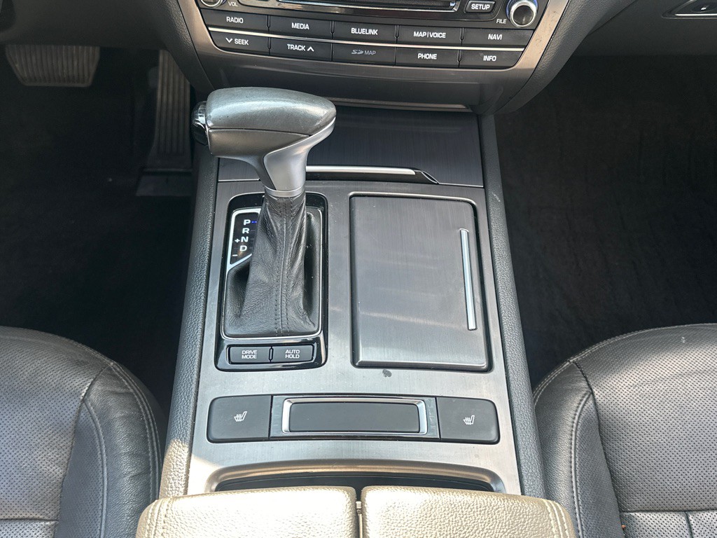 2018 Genesis G80 Image 26