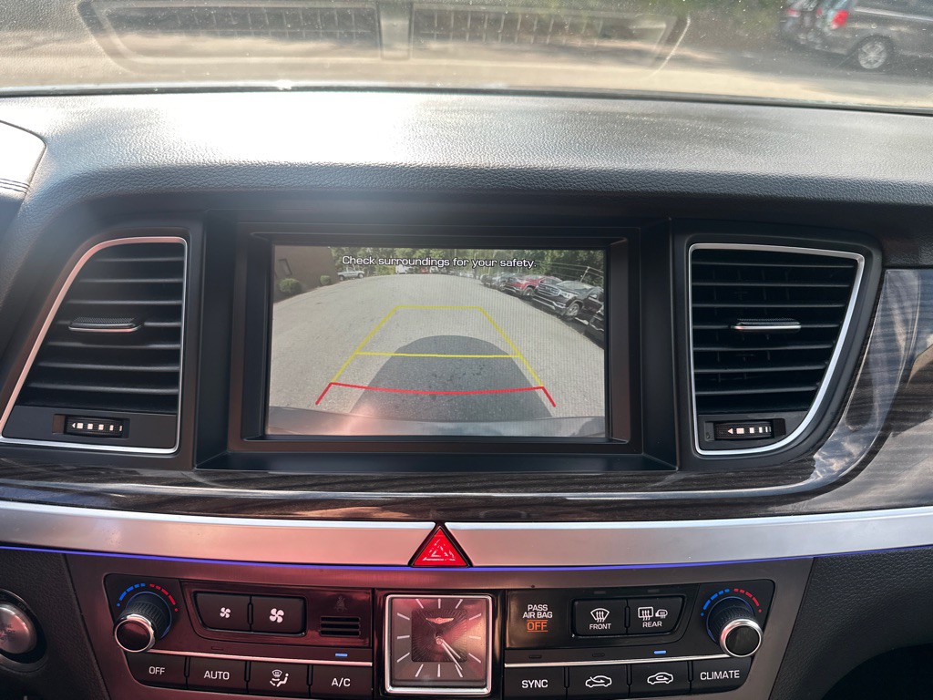 2018 Genesis G80 Image 33