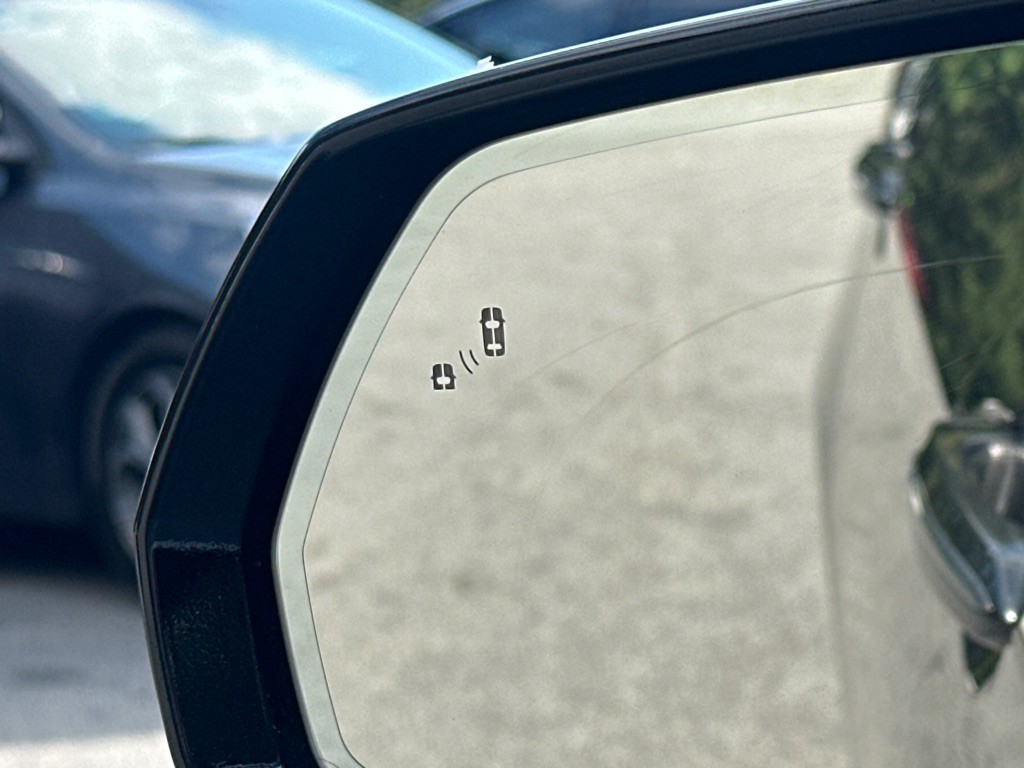 2018 Genesis G80 Image 35