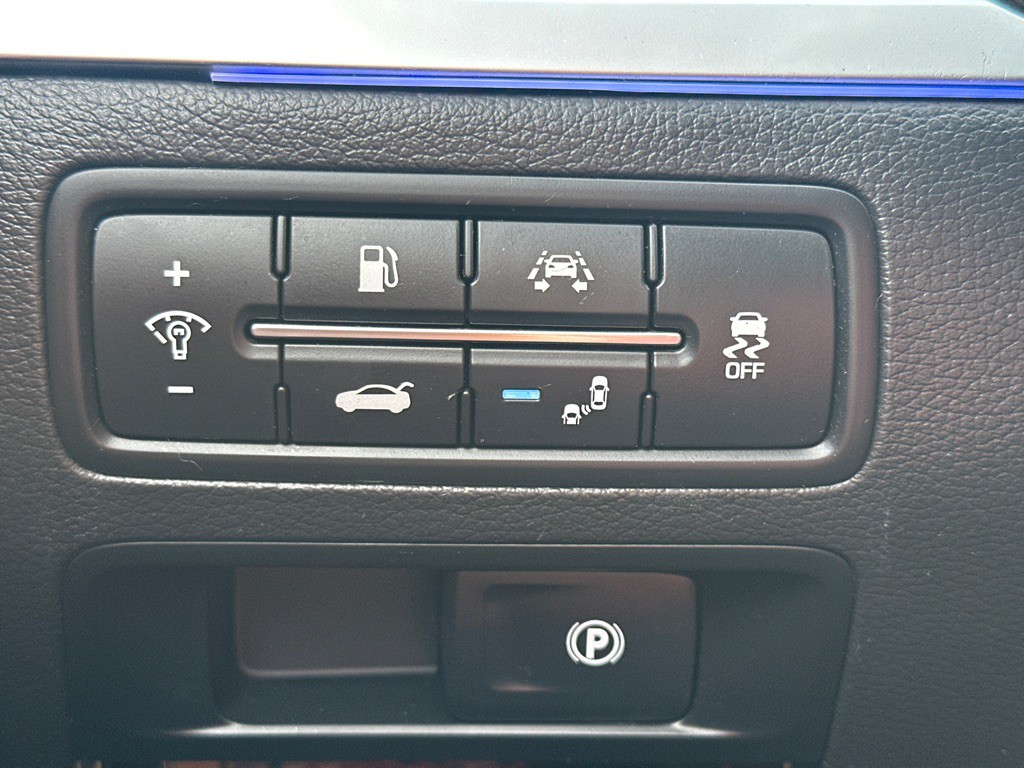 2018 Genesis G80 Image 37
