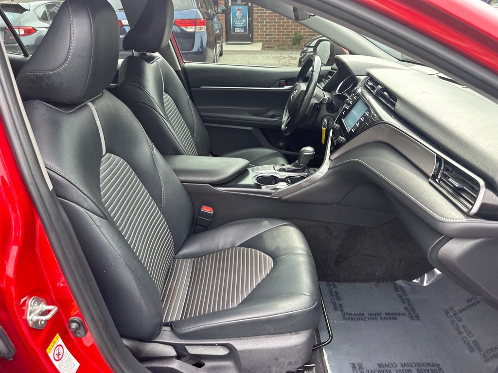 2019 Toyota Camry Image 12