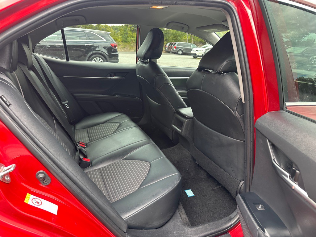 2019 Toyota Camry Image 32