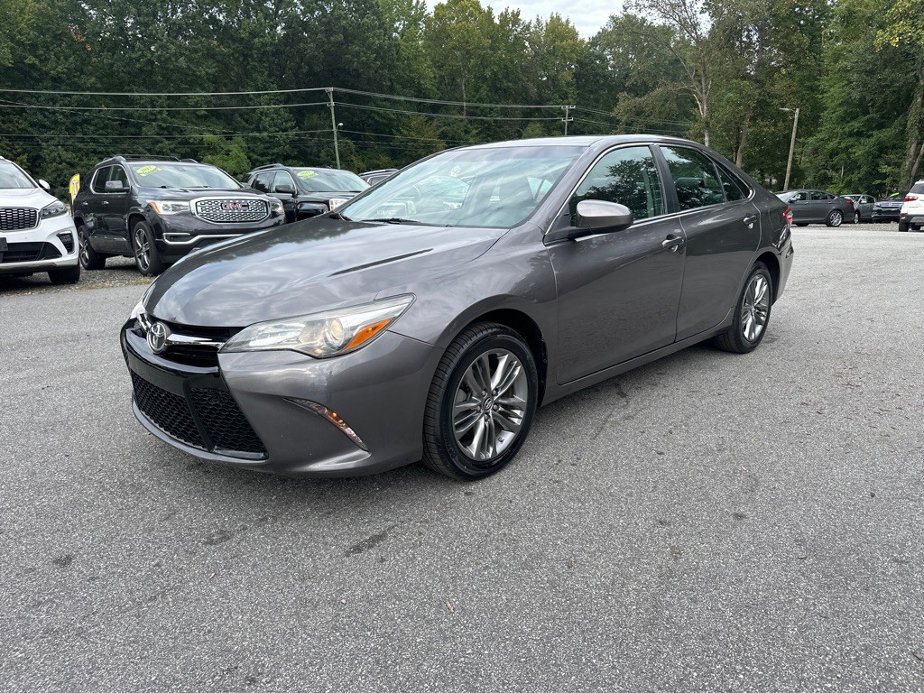 2017 Toyota Camry Image 2