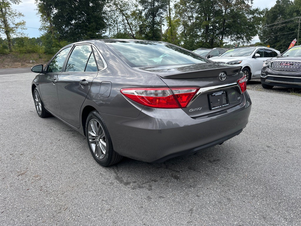 2017 Toyota Camry Image 5