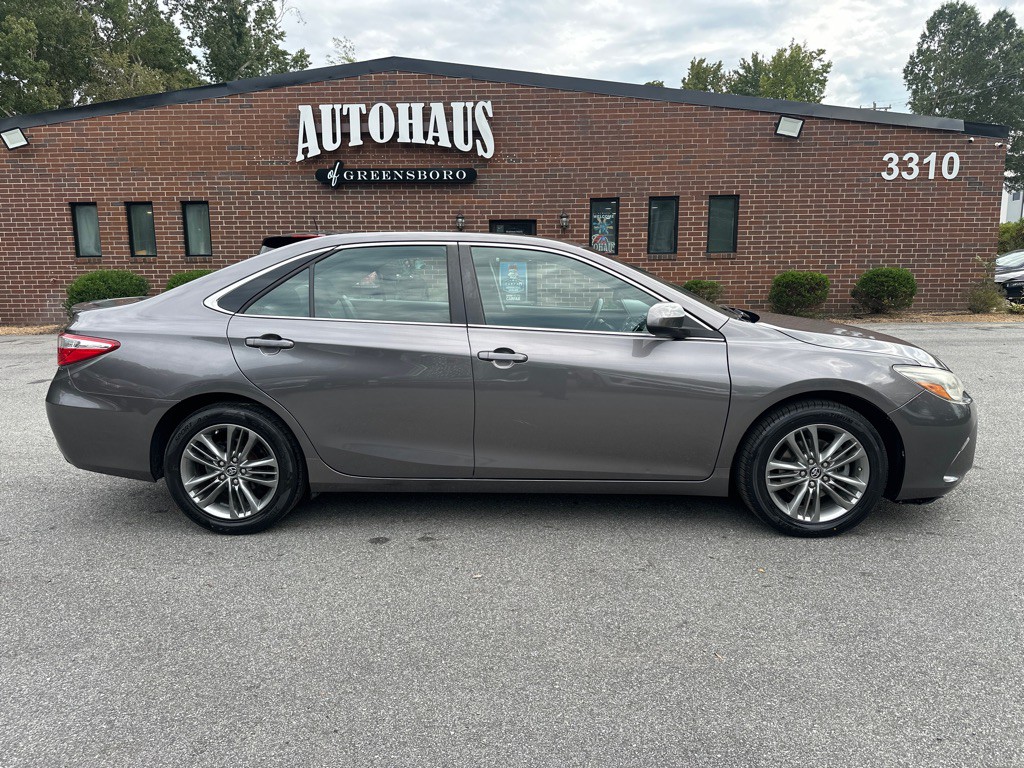 2017 Toyota Camry Image 8