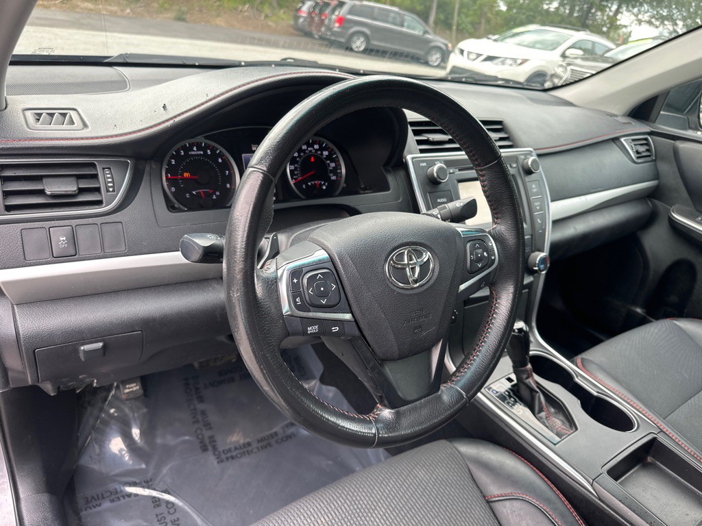 2017 Toyota Camry Image 11