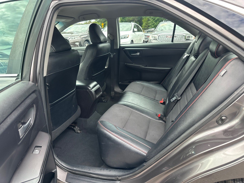 2017 Toyota Camry Image 12